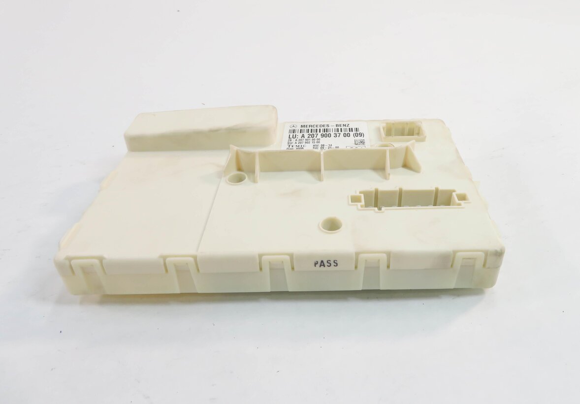 Thumbnail 2: 2010-2011 MERCEDES BENZ E350 E550 (C207) REAR QUARTER PANEL CONTROL MODULE