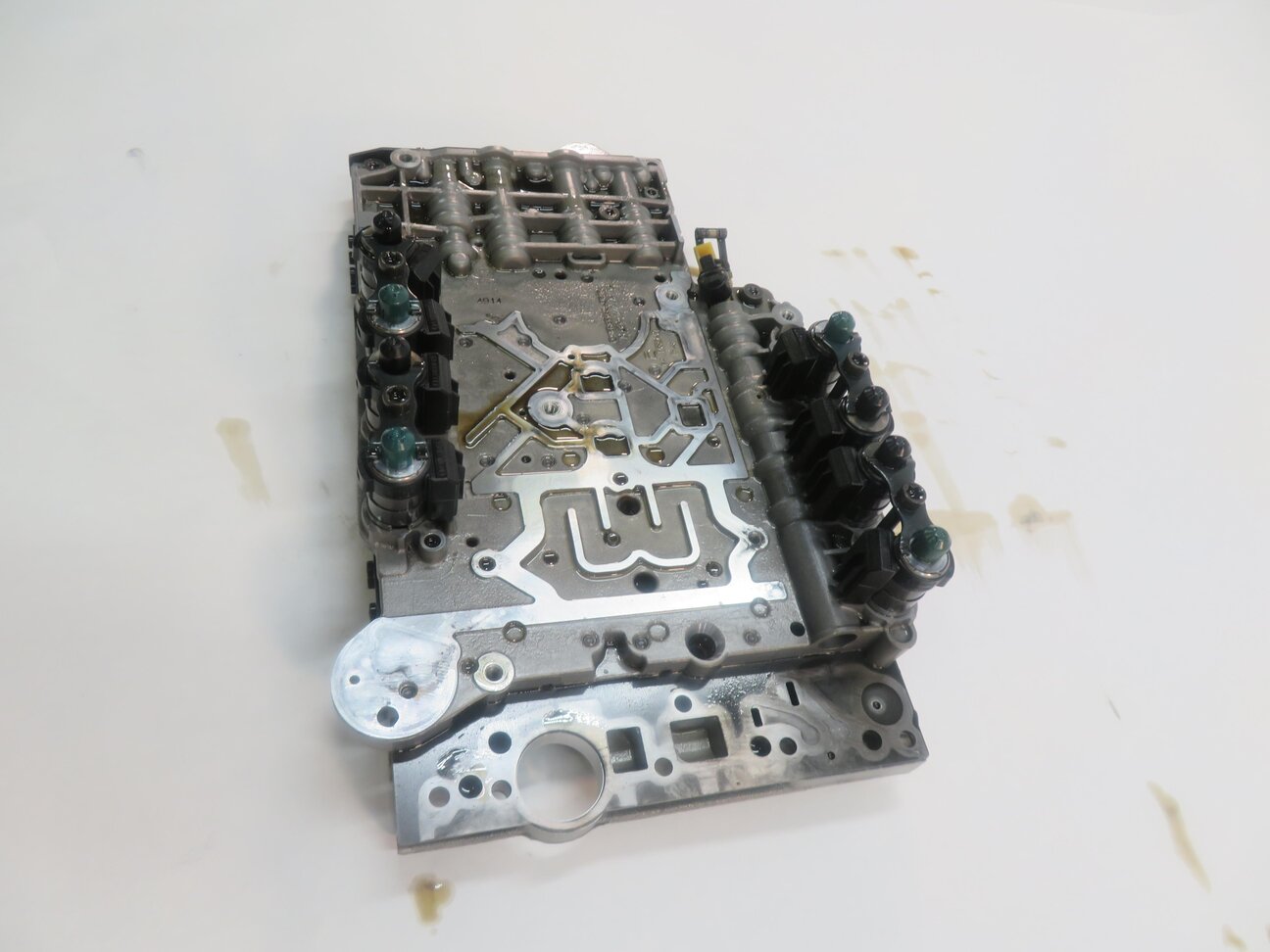 Thumbnail 3: 2010-2011 MERCEDES E550 (A207 C207) A/T AUTOMATIC TRANSMISSION VALVE BODY BLOCK