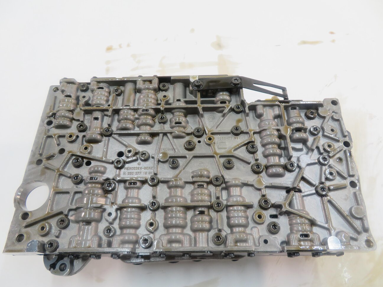 Thumbnail 5: 2010-2011 MERCEDES E550 (A207 C207) A/T AUTOMATIC TRANSMISSION VALVE BODY BLOCK