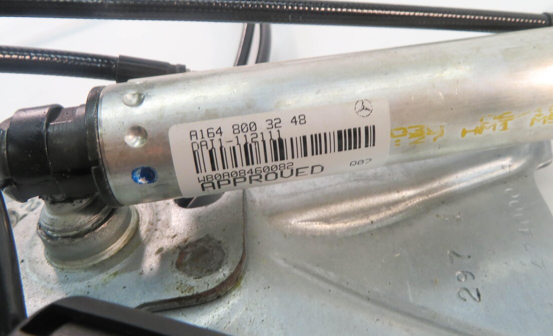 Thumbnail 7: 2006-2009 MERCEDES ML-CLASS (W164) REAR TRUNK LIFT MOTOR w/ RAM & LINES (2-PIN)