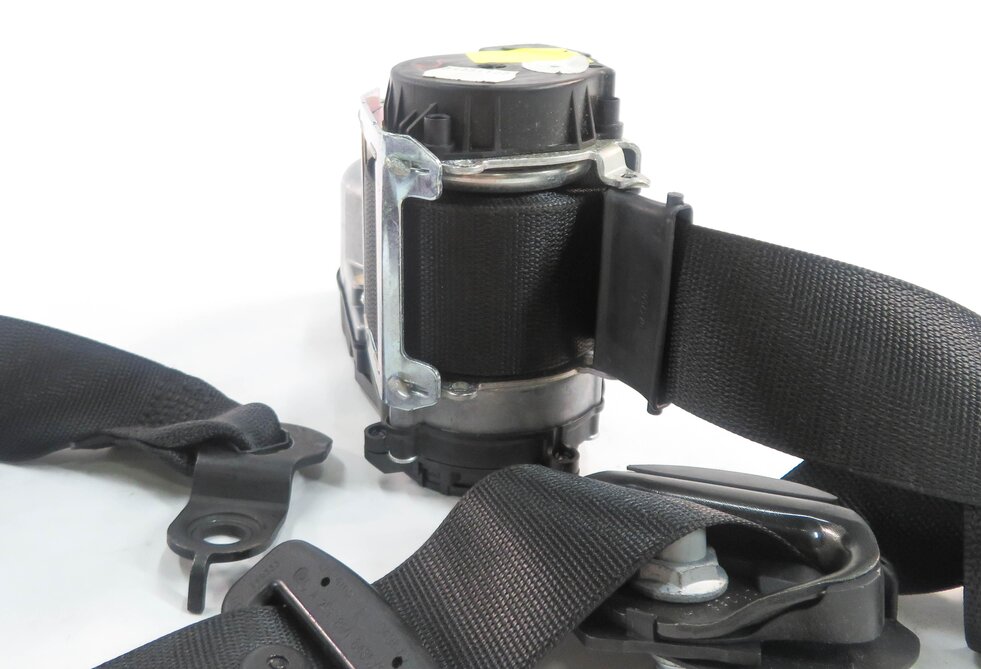 Thumbnail 2: 09 MB GL320 GL450 GL550 ML320 ML350 ML550 RIGHT FRONT SEATBELT RETRACTOR (BLACK)