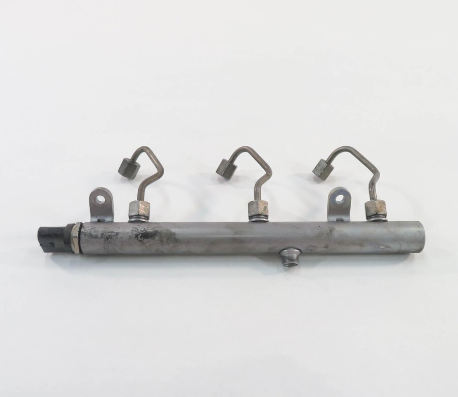 2009 MERCEDES ML320 (W164) 3.0L OM642 DIESEL - RIGHT ENGINE FUEL RAIL w/ LINES