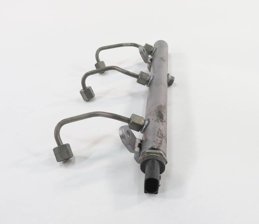 Thumbnail 2: 2009 MERCEDES ML320 (W164) 3.0L OM642 DIESEL - RIGHT ENGINE FUEL RAIL w/ LINES