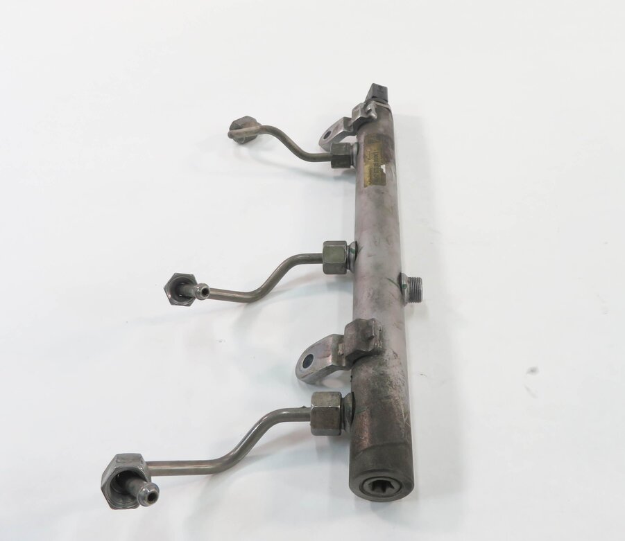 Thumbnail 5: 2009 MERCEDES ML320 (W164) 3.0L OM642 DIESEL - RIGHT ENGINE FUEL RAIL w/ LINES