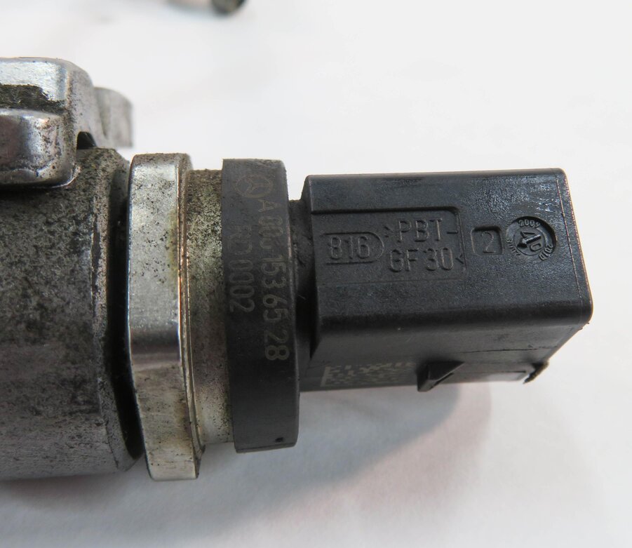 Thumbnail 8: 2009 MERCEDES ML320 (W164) 3.0L OM642 DIESEL - RIGHT ENGINE FUEL RAIL w/ LINES
