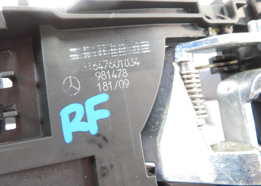 Thumbnail 6: 2010 MERCEDES ML350 (W164) RIGHT FRONT PASSENGER KEYLESS GO DOOR HANDLE (BLUE)