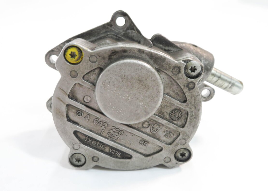 Thumbnail 2: 08-13 MB E320 E350 GL320 GL350 ML320 ML350 R350 3.0L OM642 DIESEL VACUUM PUMP