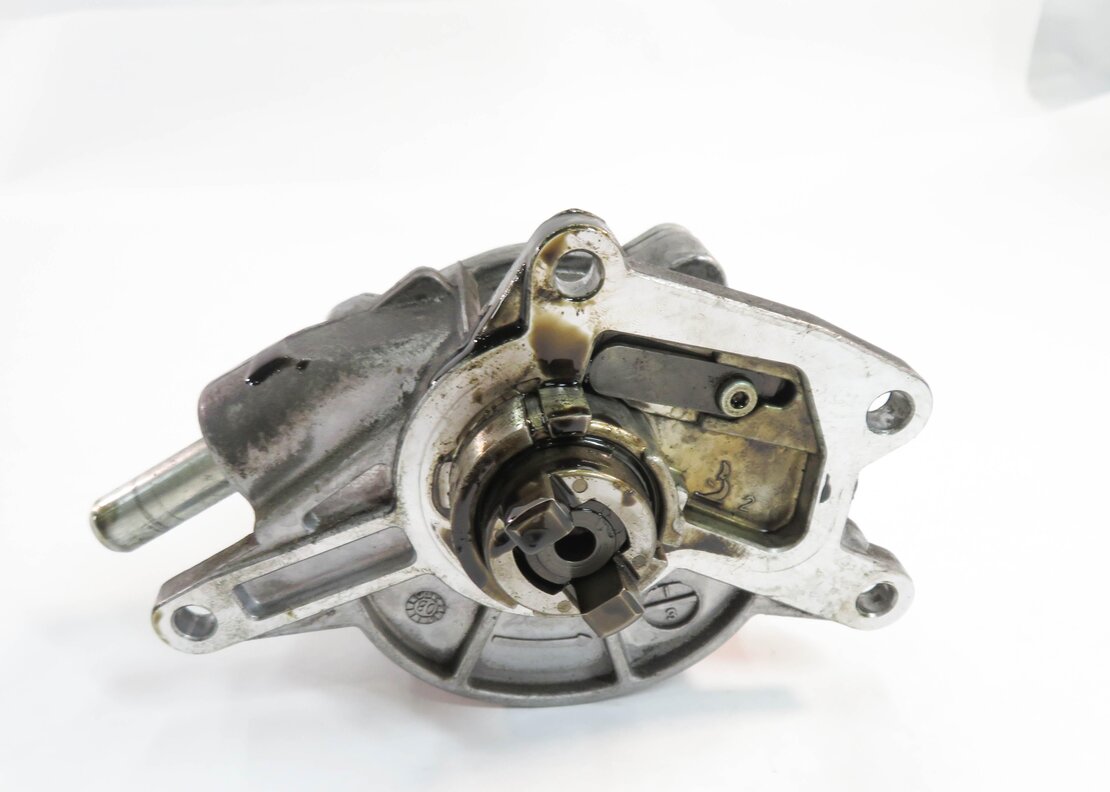 Thumbnail 4: 08-13 MB E320 E350 GL320 GL350 ML320 ML350 R350 3.0L OM642 DIESEL VACUUM PUMP