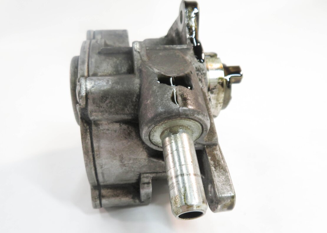 Thumbnail 5: 08-13 MB E320 E350 GL320 GL350 ML320 ML350 R350 3.0L OM642 DIESEL VACUUM PUMP