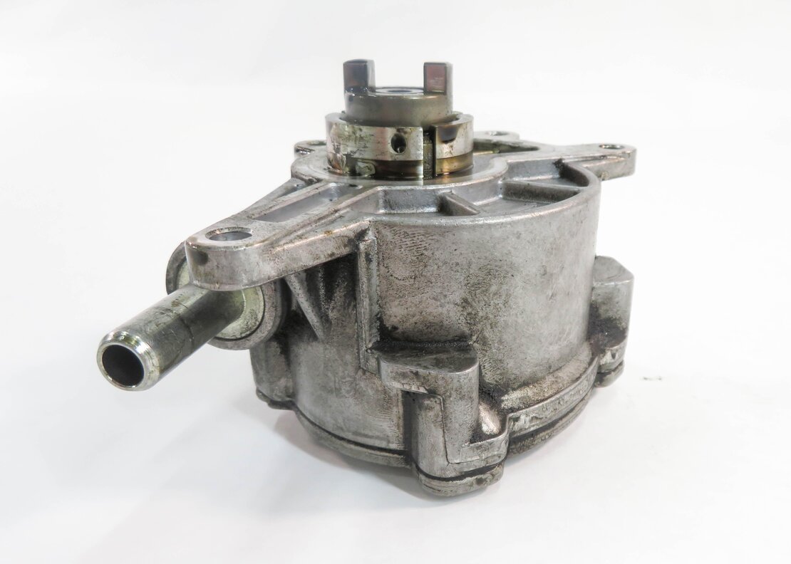 Thumbnail 6: 08-13 MB E320 E350 GL320 GL350 ML320 ML350 R350 3.0L OM642 DIESEL VACUUM PUMP