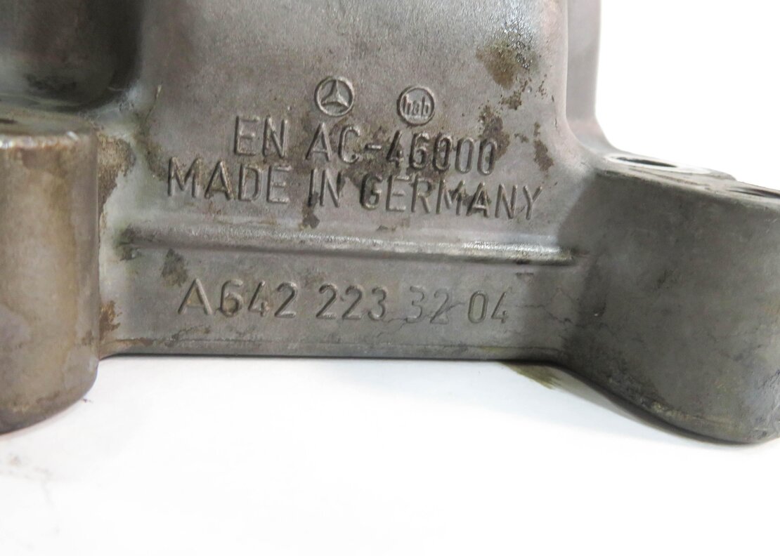 Thumbnail 7: 2010 MERCEDES BENZ ML350 (W164) 3.0L OM642 DIESEL - RIGHT ENGINE MOUNT BRACKET