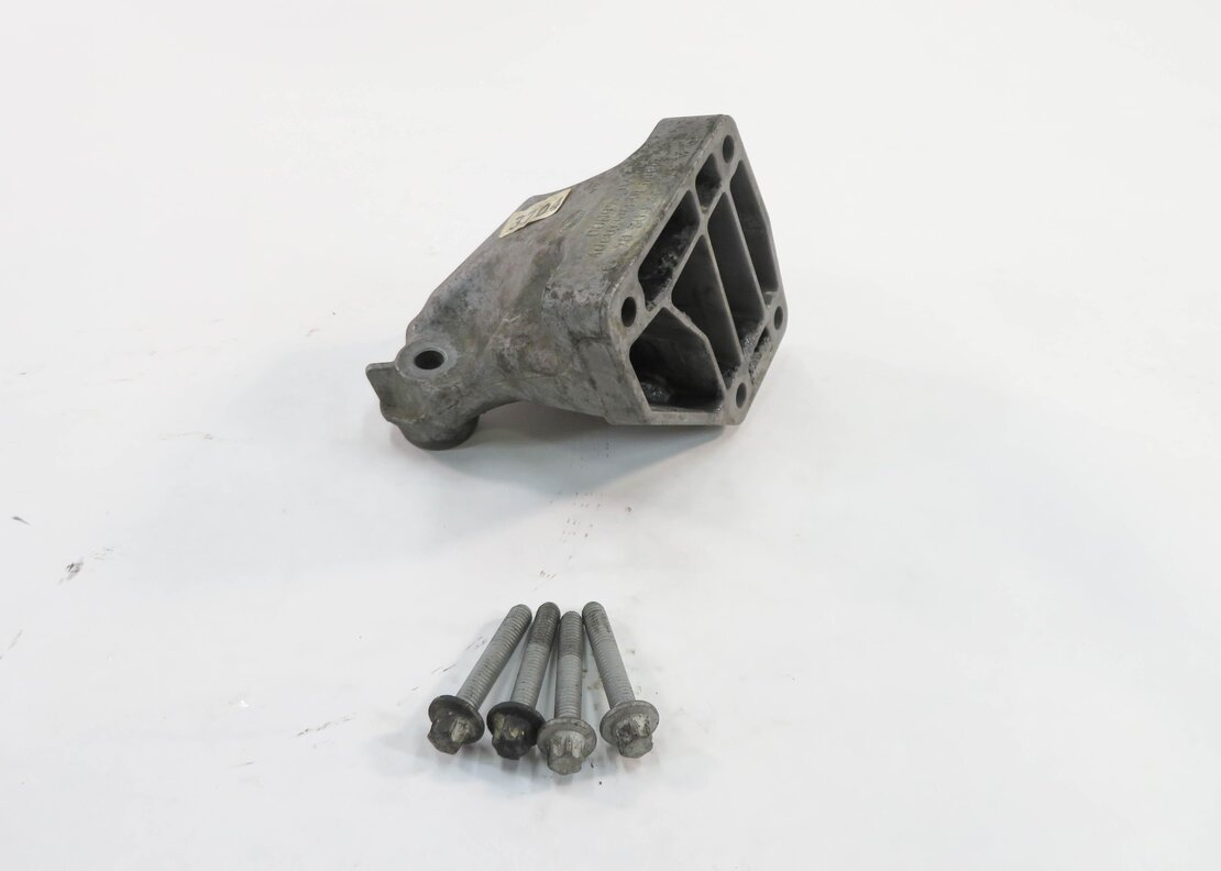 2010 MERCEDES BENZ ML350 (W164) 3.0L OM642 DIESEL - LEFT ENGINE MOUNT BRACKET