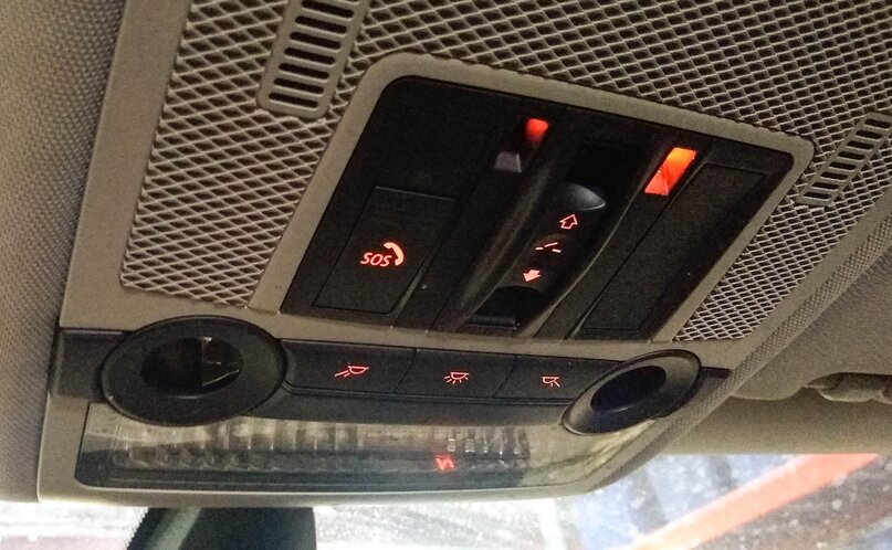 Thumbnail 2: 2009 BMW X5 (E70) FRONT MAP READING COURTESY DOME LIGHT LAMP w/ SUNROOF CONTROL