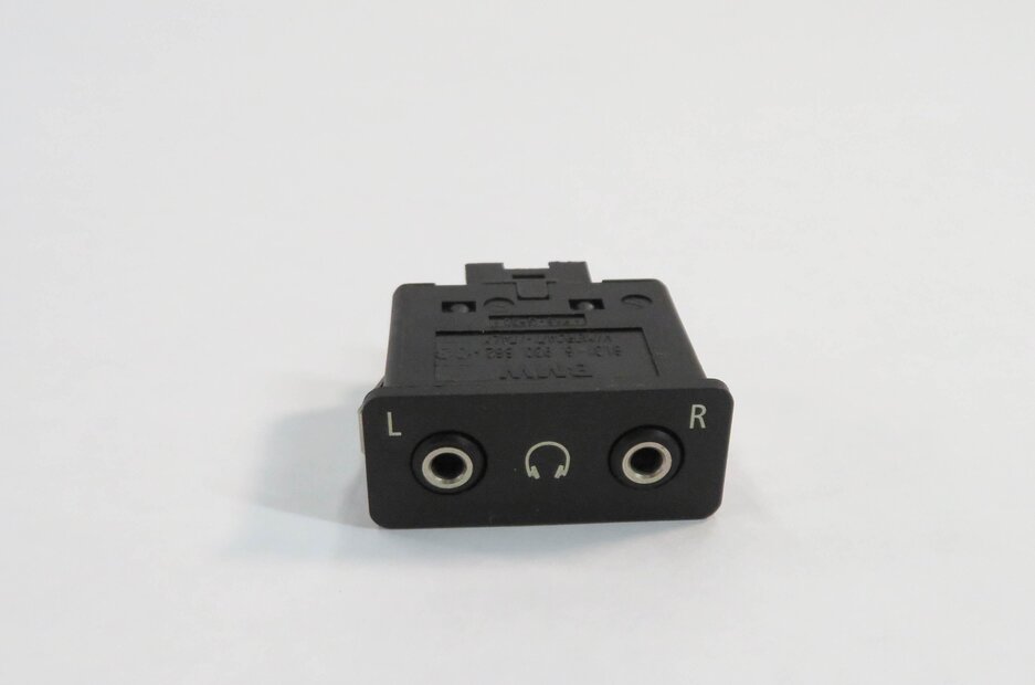 2009 BMW X5 (E70) REAR MEDIA AUDIO HEADPHONE JACK