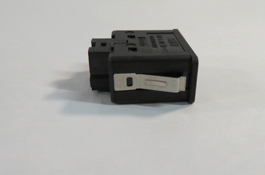 Thumbnail 2: 2009 BMW X5 (E70) REAR MEDIA AUDIO HEADPHONE JACK