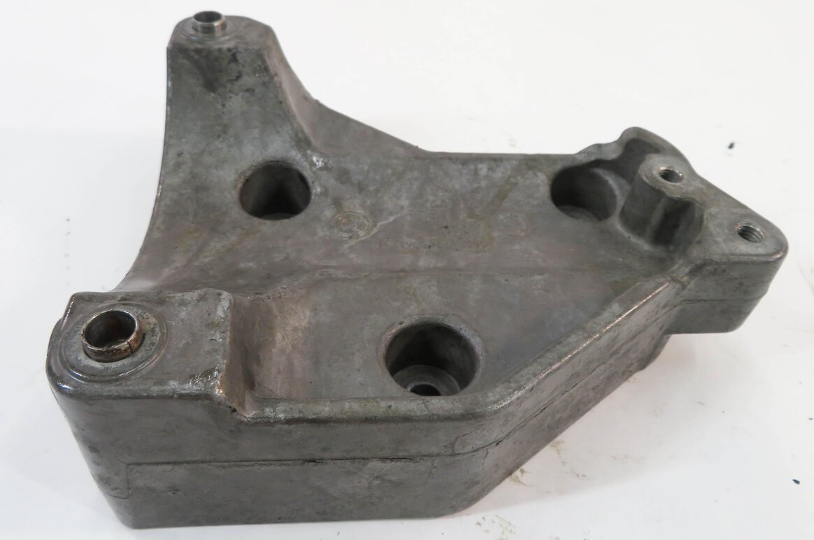 Thumbnail 3: 2009 BMW X5 (E70) 3.0L M57Y DIESEL ENGINE - A/C COMPRESSOR PUMP MOUNT BRACKET