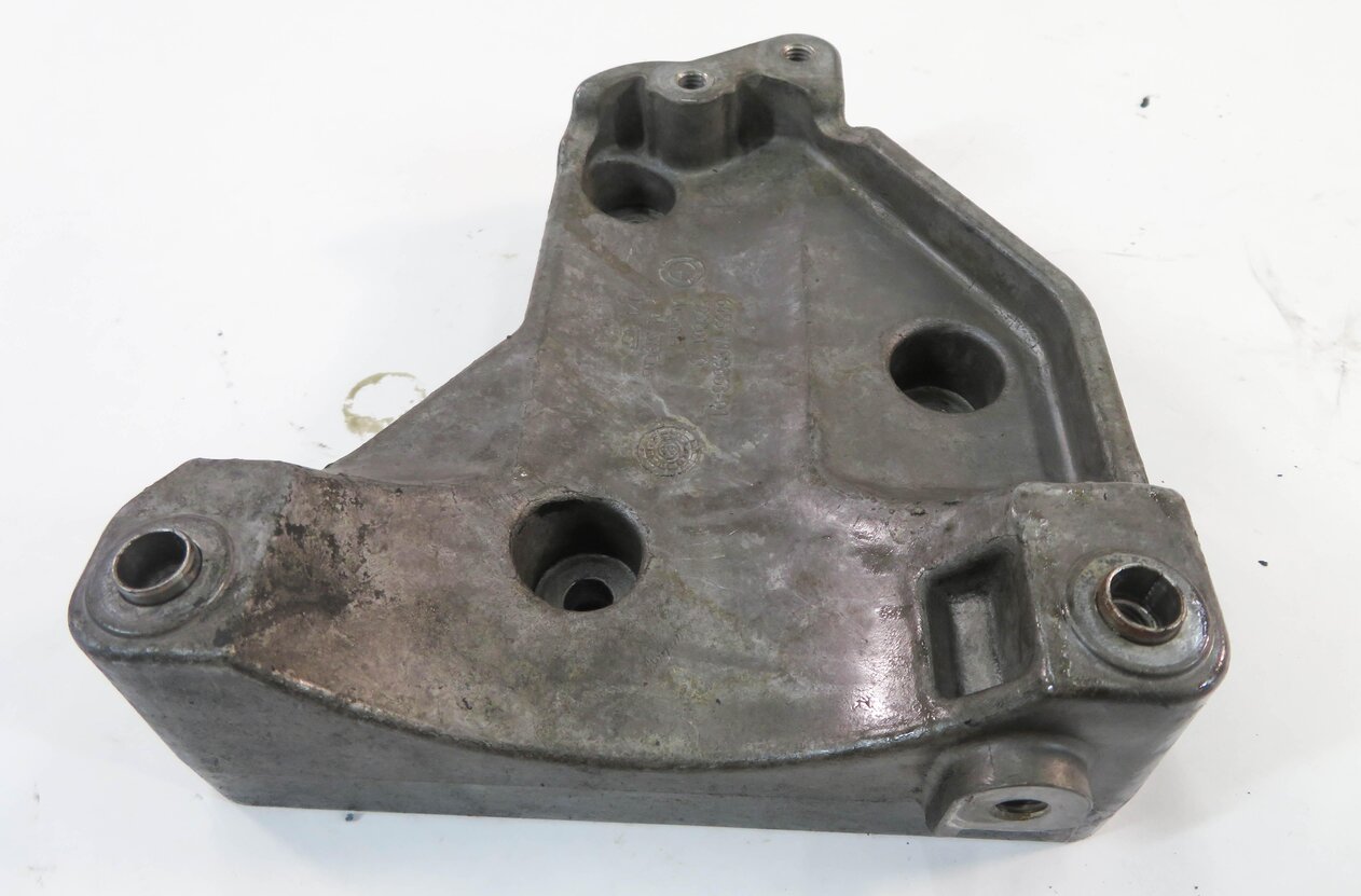 Thumbnail 4: 2009 BMW X5 (E70) 3.0L M57Y DIESEL ENGINE - A/C COMPRESSOR PUMP MOUNT BRACKET