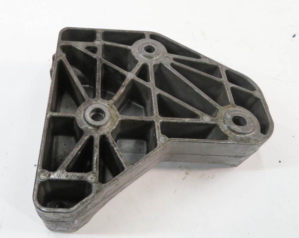 Thumbnail 5: 2009 BMW X5 (E70) 3.0L M57Y DIESEL ENGINE - A/C COMPRESSOR PUMP MOUNT BRACKET