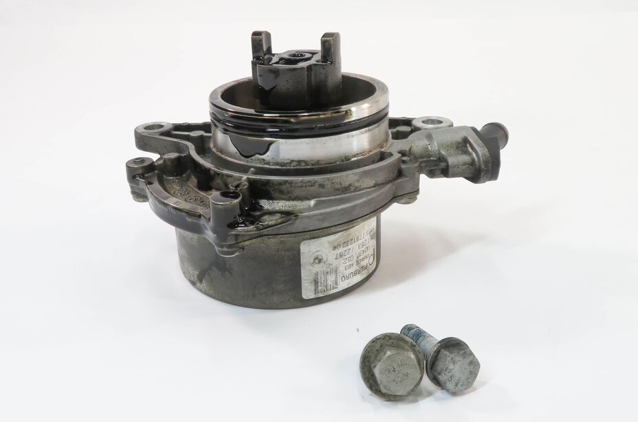 2009-2013 BMW X5 335D (E70 E90) 3.0L M57Y TURBO DIESEL ENGINE BRAKE VACUUM PUMP