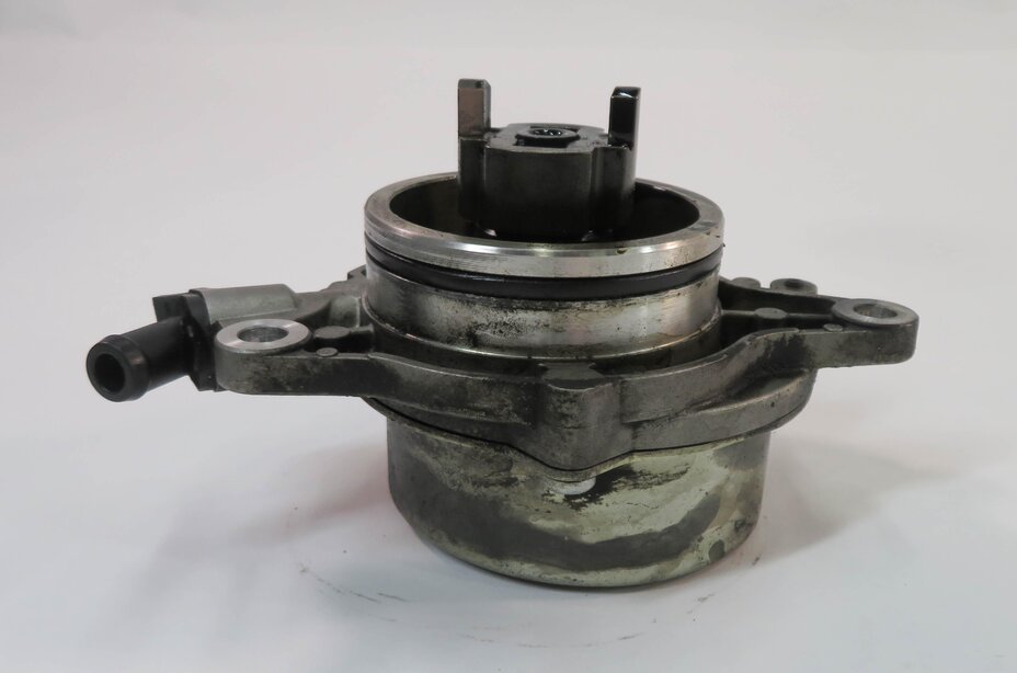Thumbnail 4: 2009-2013 BMW X5 335D (E70 E90) 3.0L M57Y TURBO DIESEL ENGINE BRAKE VACUUM PUMP