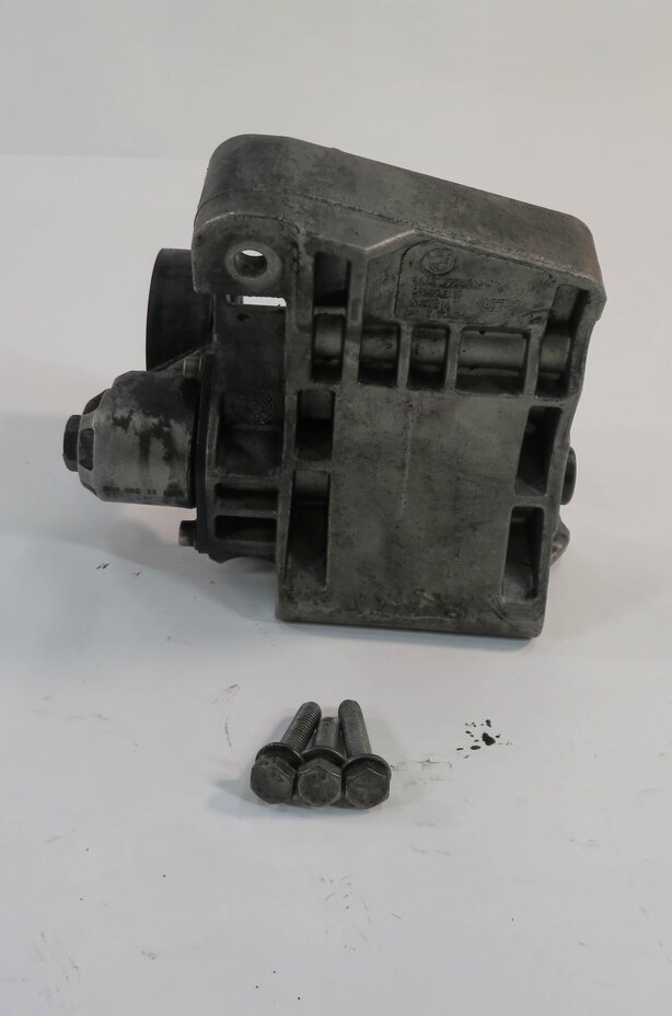 2009 BMW X5 (E70) 3.0L M57Y DIESEL ENGINE - POWER STEERING PUMP MOUNT BRACKET