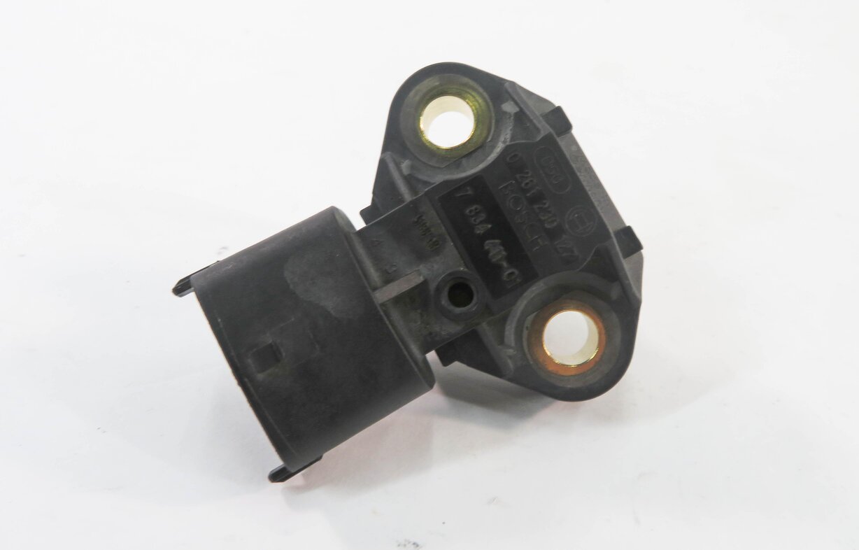 Thumbnail 2: 2006 BMW M5 ///M (E60) 5.0L S85 V10 - MANIFOLD ABSOLUTE PRESSURE SENSOR (MAP)