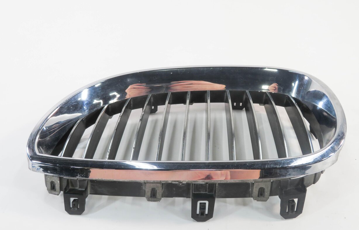 Thumbnail 7: 06-10 BMW 525i 528i 530i 535i 545i 550i M5 (E60) LEFT DRIVER HOOD VENT GRILLE