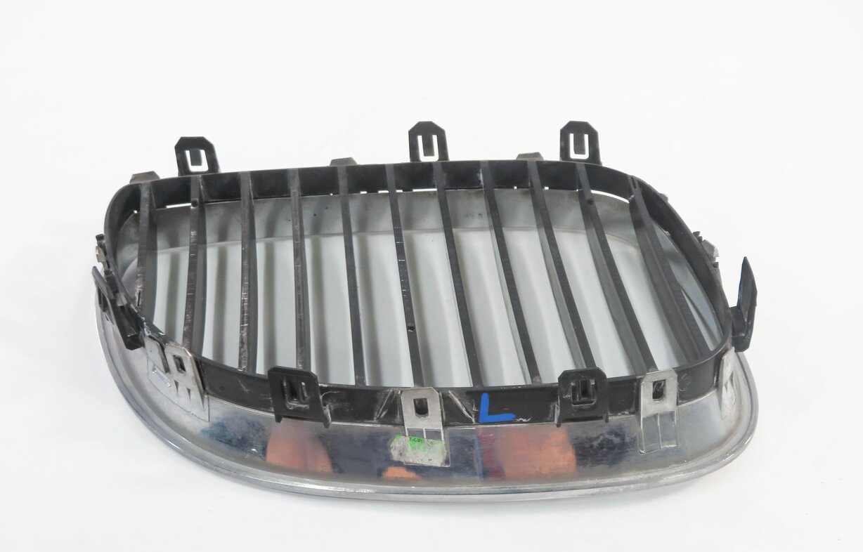 Thumbnail 9: 06-10 BMW 525i 528i 530i 535i 545i 550i M5 (E60) LEFT DRIVER HOOD VENT GRILLE