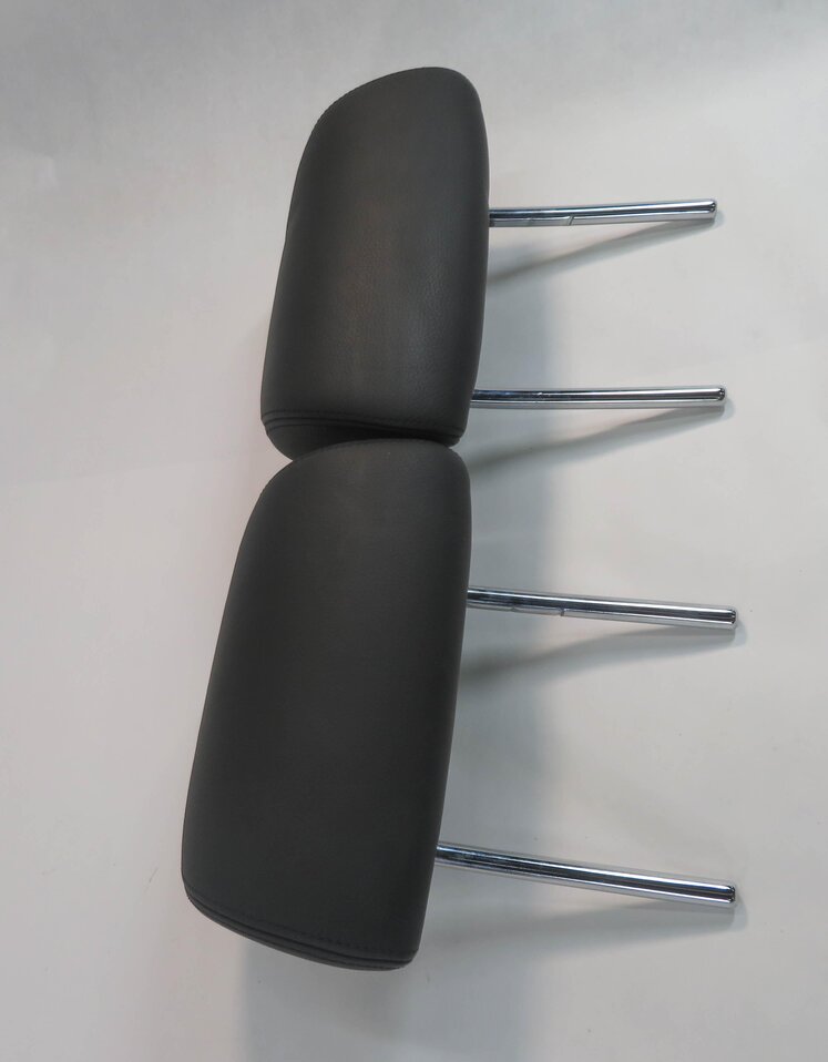 Thumbnail 2: 2006 BMW M5 (E60) ///M - REAR LEFT & RIGHT (BLACK MERINO LEATHER) HEADREST SET