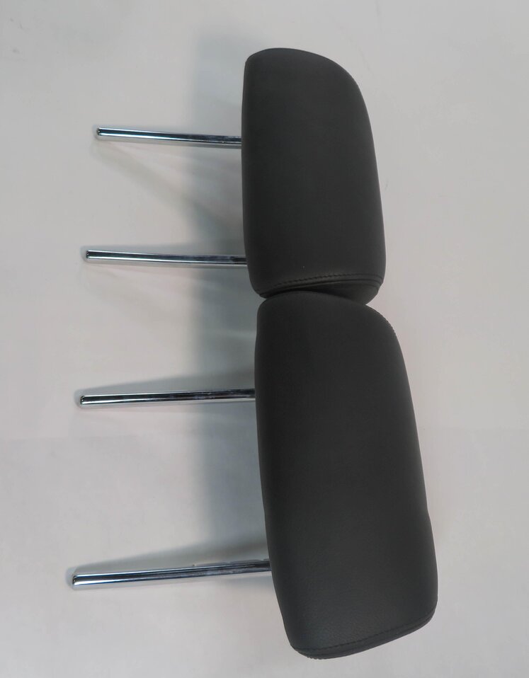 Thumbnail 3: 2006 BMW M5 (E60) ///M - REAR LEFT & RIGHT (BLACK MERINO LEATHER) HEADREST SET
