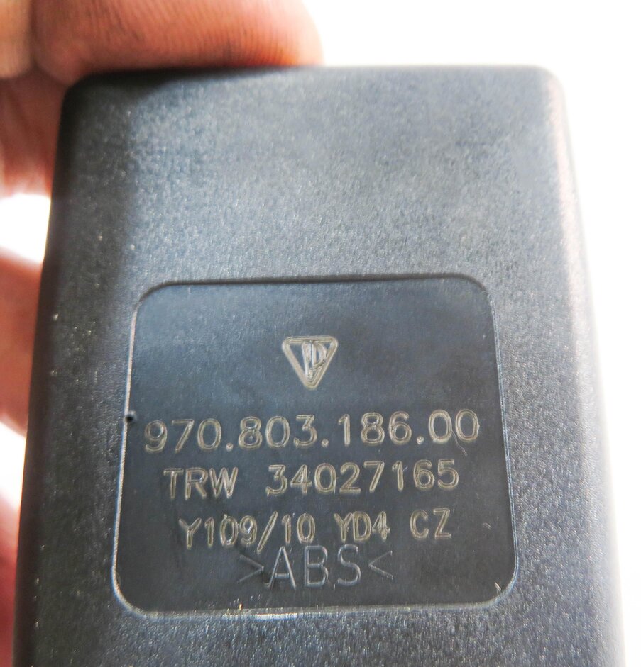 Thumbnail 8: 2010 PORSCHE PANAMERA (970 G1) RIGHT REAR SEAT SEATBELT BUCKLE RECEIVER (BLACK)