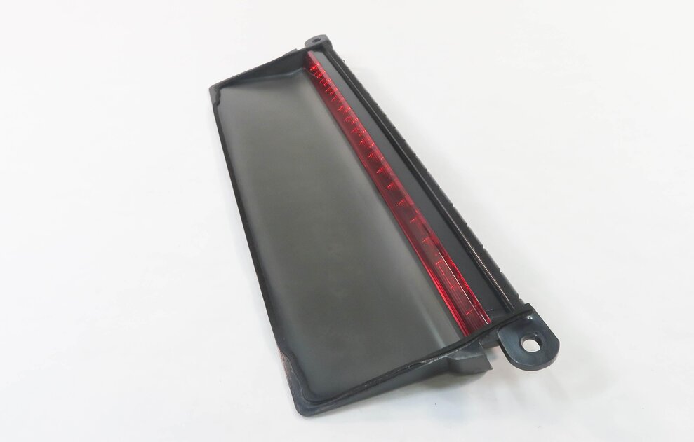 Thumbnail 2: 2010 PORSCHE PANAMERA (970 G1) REAR 3rd THIRD BRAKE LIGHT STOP SIGNAL LAMP