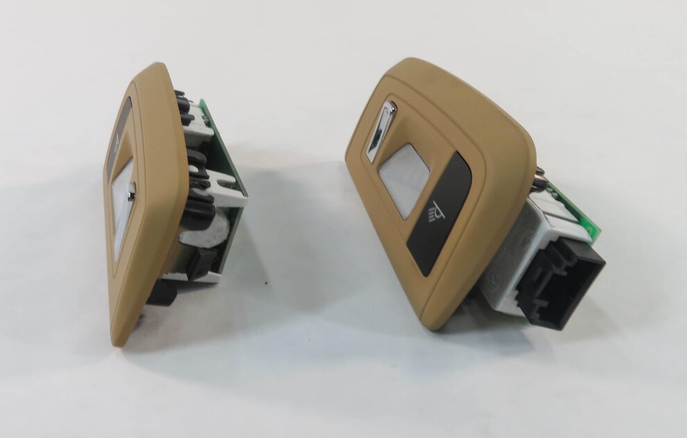 Thumbnail 2: 2010 PORSCHE PANAMERA (970 G1) LEFT & RIGHT REAR DOME LIGHT LAMP SET-2 (BEIGE)