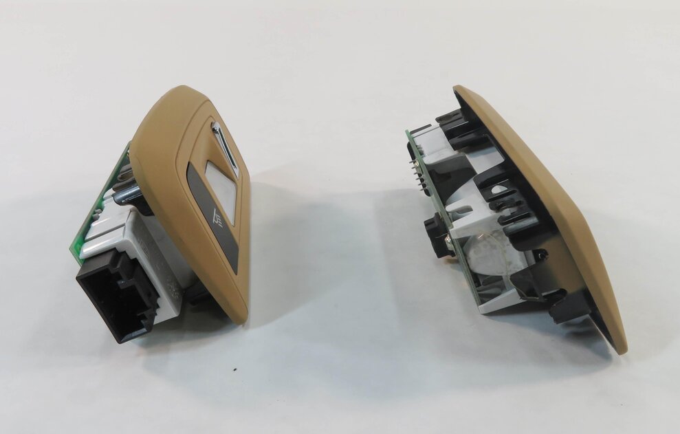 Thumbnail 4: 2010 PORSCHE PANAMERA (970 G1) LEFT & RIGHT REAR DOME LIGHT LAMP SET-2 (BEIGE)