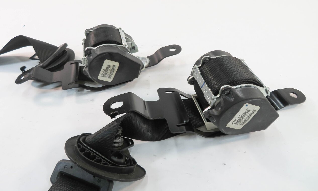 Thumbnail 3: 2008 BMW X5 (E70) L & R REAR 2nd SECOND ROW SEAT SEATBELT RETRACTOR SET (BLACK)