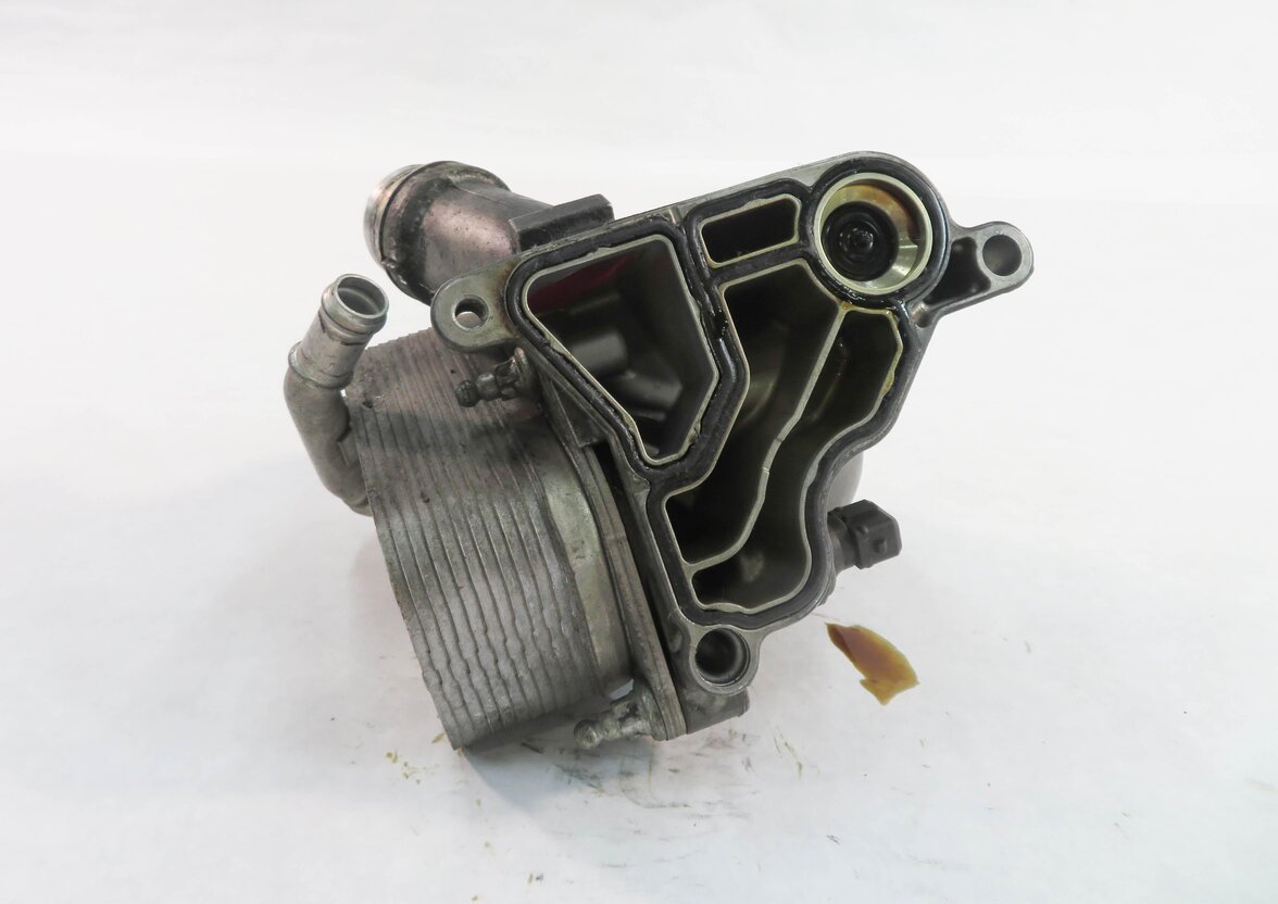Thumbnail 5: 2008 BMW X5 (E70) 3.0L N52 ENGINE - OIL FILTER ADAPTER w/ COOLER