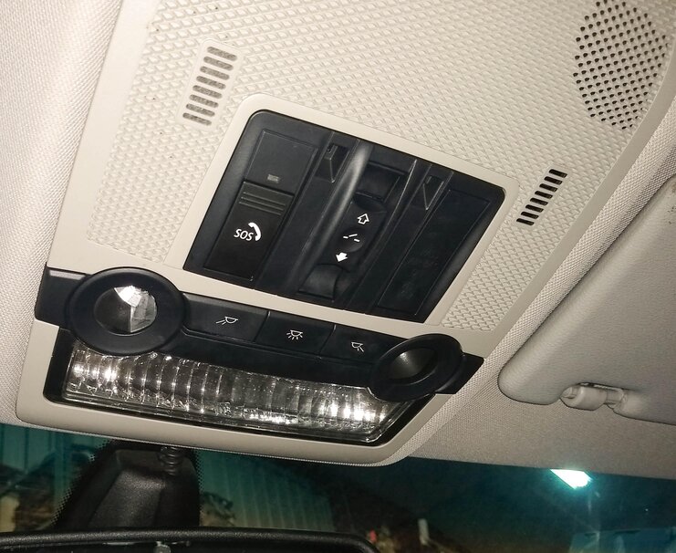 Thumbnail 2: 2007 BMW X5 (E70) FRONT MAP READING COURTESY DOME LIGHT LAMP (GRAY)