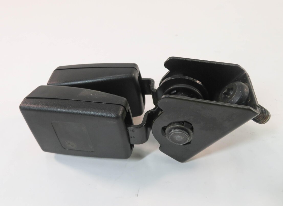 Thumbnail 4: 2007 BMW X5 (E70) REAR 3rd THIRD ROW SEAT - SEATBELT BUCKLE RECEIVER SET