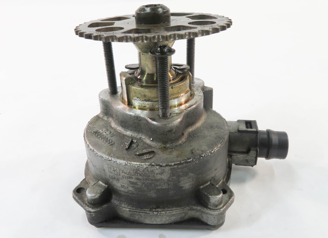 2007-2013 BMW 128i 323i 328i 528i X3 X5 Z4 (E87 E90 E60 F25 E70 E89) VACUUM PUMP