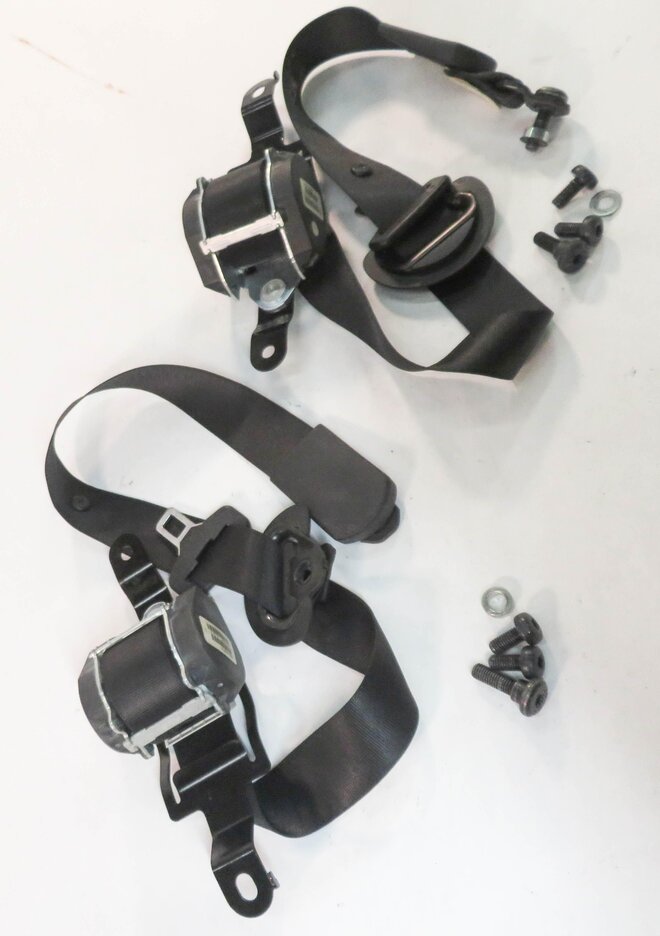 Thumbnail 2: 2007 BMW X5 (E70) REAR 2nd SECOND ROW SEAT SEATBELT BUCKLE RETRACTOR SET (BLACK)