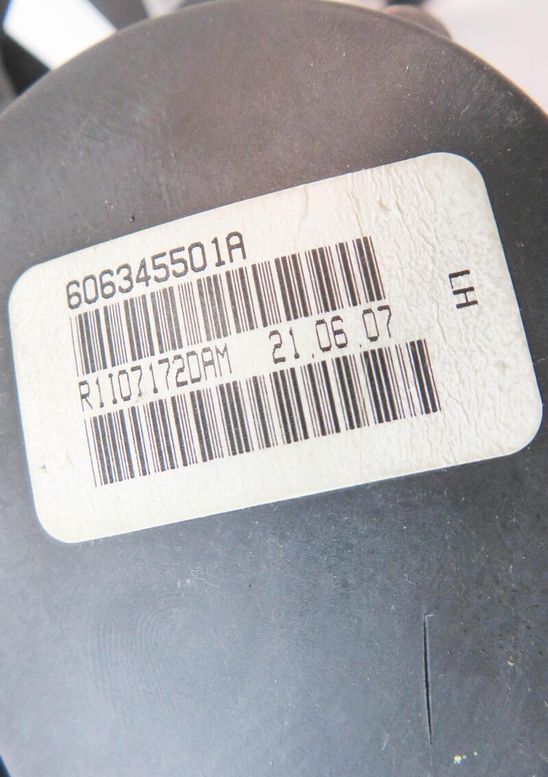 Thumbnail 6: 2007 BMW X5 (E70) REAR 2nd SECOND ROW SEAT SEATBELT BUCKLE RETRACTOR SET (BLACK)