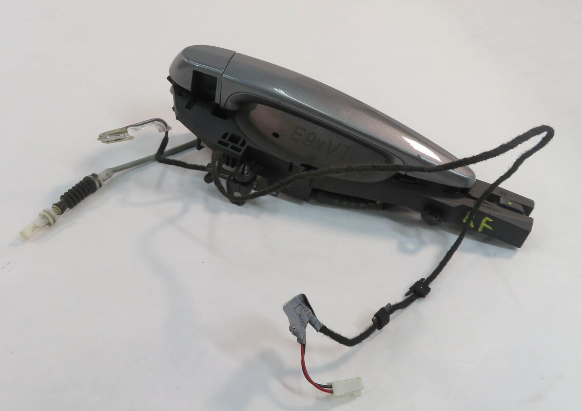2007 BMW X5 (E70) RIGHT FRONT PASSENGER DOOR HANDLE (SPACE GRAY METALLIC A52)