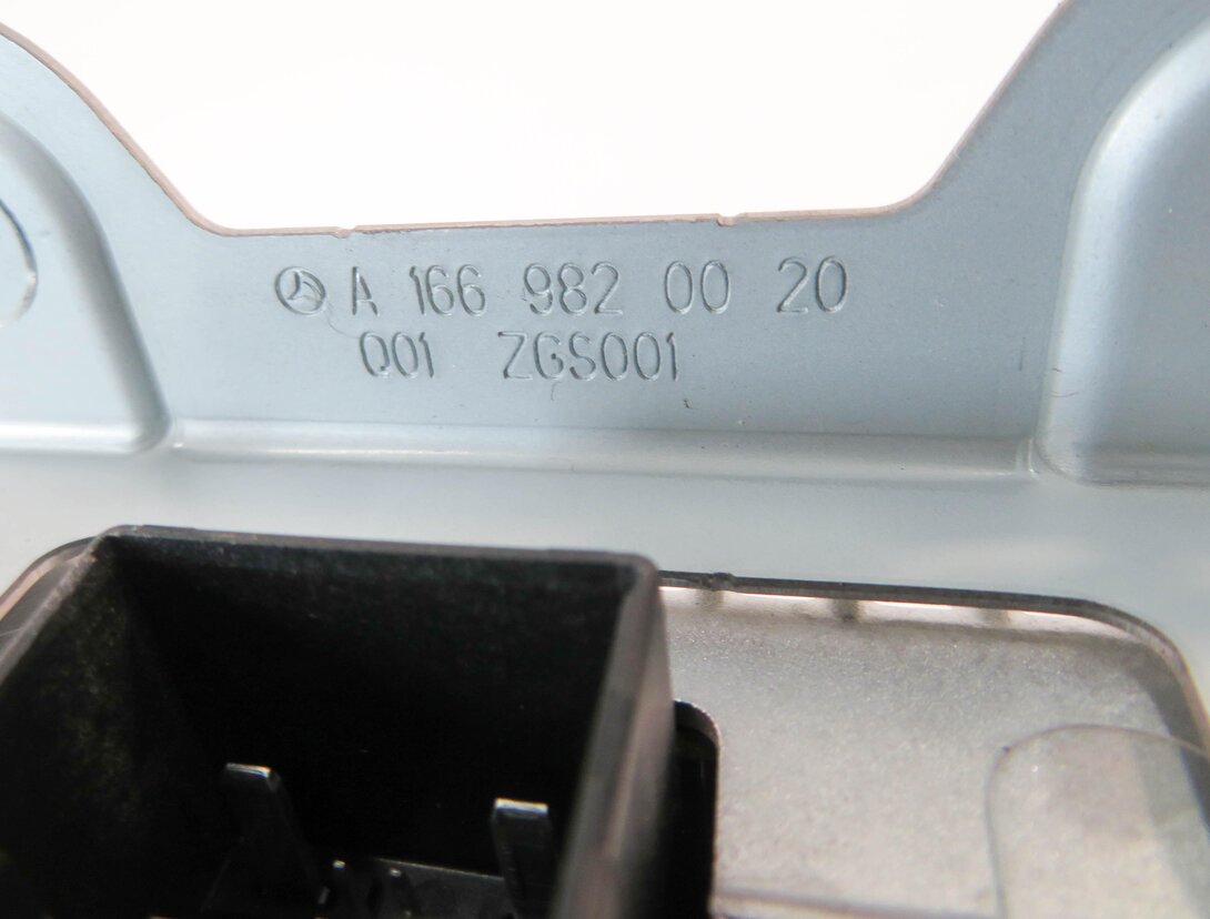 Thumbnail 7: 2011 MERCEDES E350 (W212) POWER INVERTER CONTROL MODULE