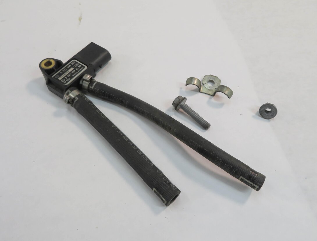 Thumbnail 1: 2011 MERCEDES E350 (W212) 3.0L OM642 DIESEL ENGINE DIFFERENTIAL PRESSURE SENSOR