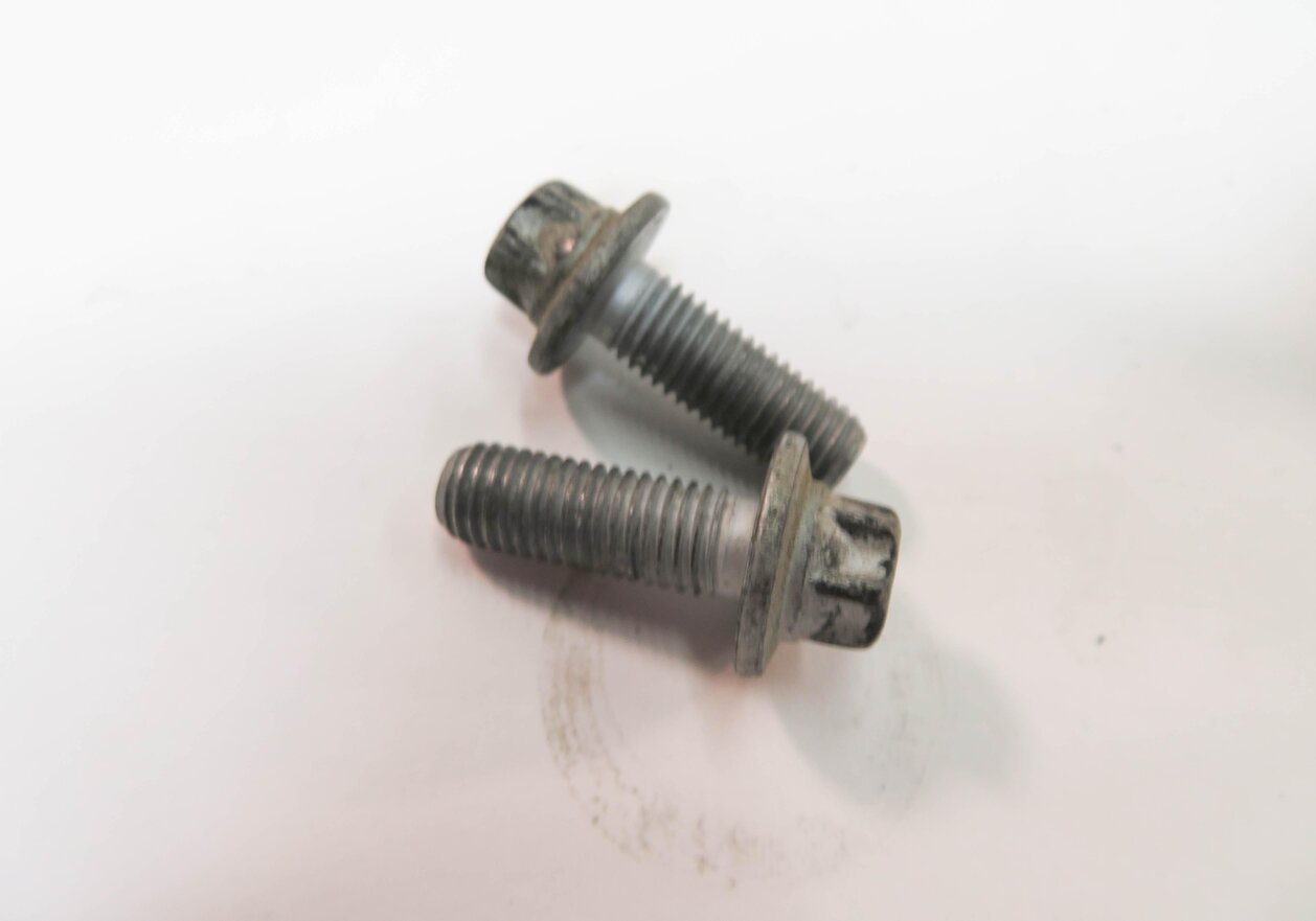 Thumbnail 10: 2011 MERCEDES E350 (W212) 3.0L OM642 DIESEL ENGINE - RIGHT FUEL RAIL w/ LINES