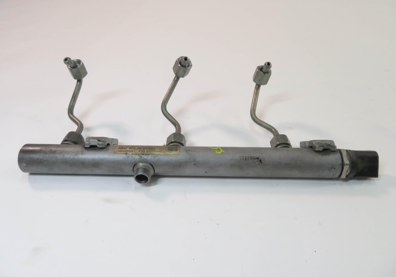 Thumbnail 3: 2011 MERCEDES E350 (W212) 3.0L OM642 DIESEL ENGINE - RIGHT FUEL RAIL w/ LINES
