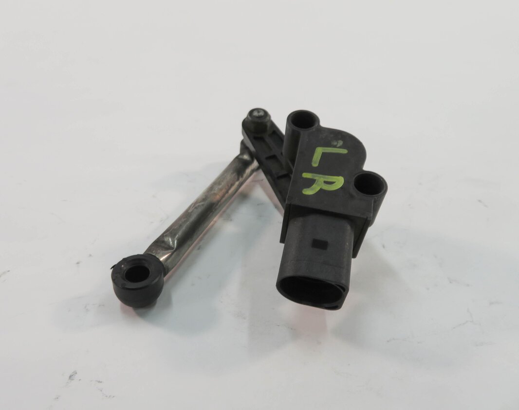 Thumbnail 3: 2010 AUDI A5 (B8 8T) LEFT DRIVER REAR SUSPENSION HEIGHT LEVEL SENSOR