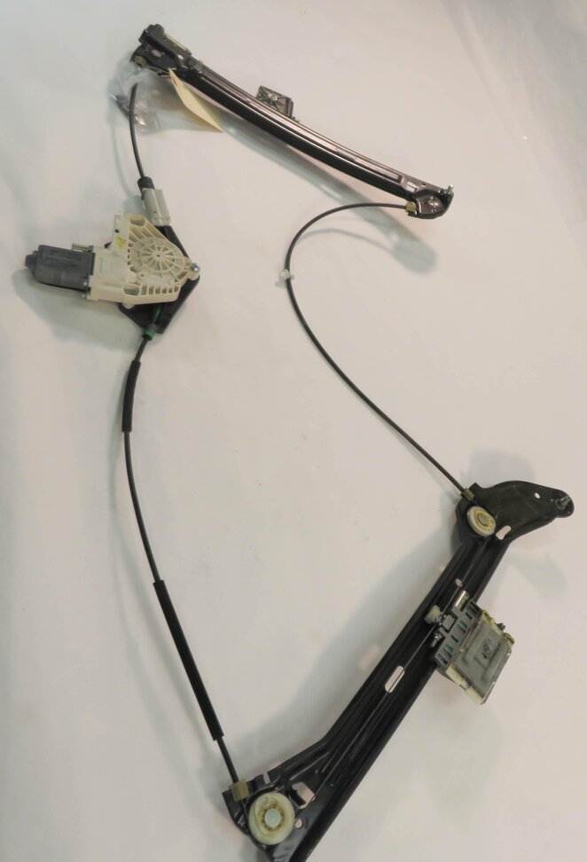 Thumbnail 3: 2010 AUDI A5 (B8 8T) COUPE - RIGHT PASSENGER DOOR WINDOW REGULATOR w/ MOTOR