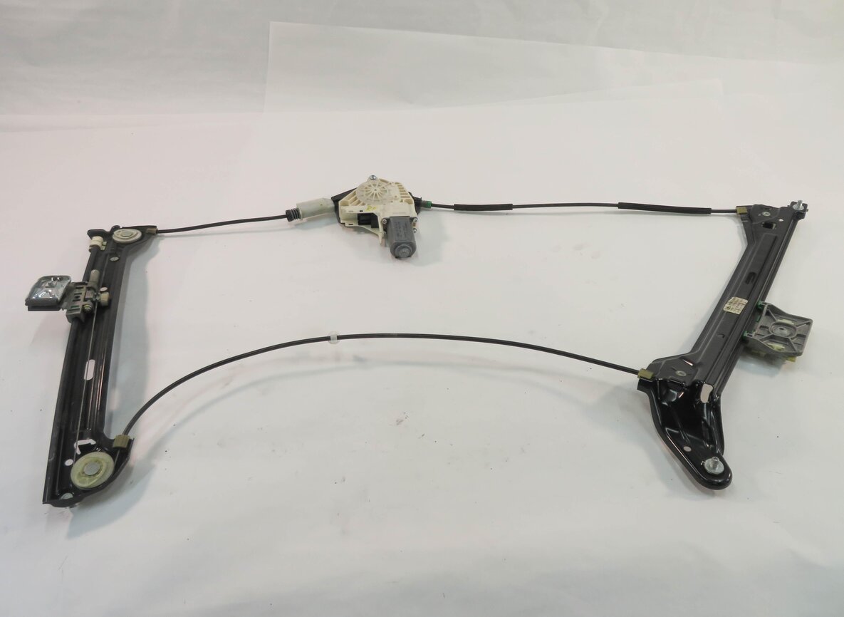 Thumbnail 4: 2010 AUDI A5 (B8 8T) COUPE - RIGHT PASSENGER DOOR WINDOW REGULATOR w/ MOTOR