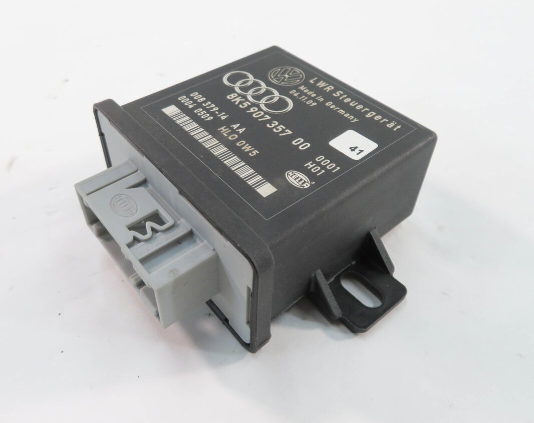 2010 AUDI A5 (B8 8T) HID XENON HEADLIGHT RANGE CONTROL MODULE